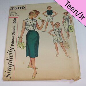 simplicity 2589 blouse, shorts, wrap around skirt, Jamaican length shorts